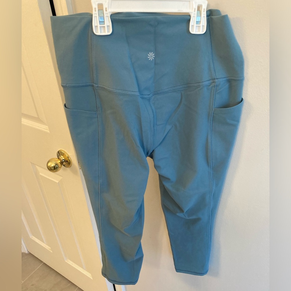 EUC Athleta Salutation Stash Pocket II Capri leggings size M Teal Blue - Picture 2 of 4